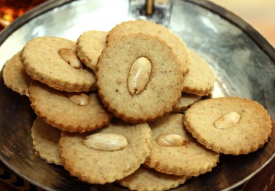 Cardamom and almond cookies - Taste of Beirut